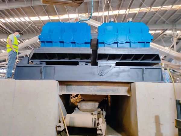 高壓對(duì)輥制砂機(jī)